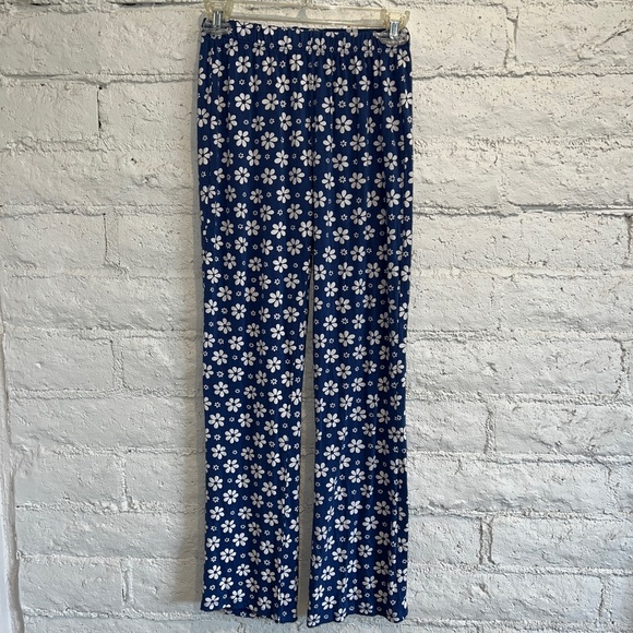 Billabong high waist flare pants w/ blue and white floral pattern - Picture 5 of 8